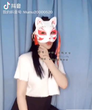 抖音风反差婊沐小沐睡不着，纤细腰肢高难度姿势，绅士必备