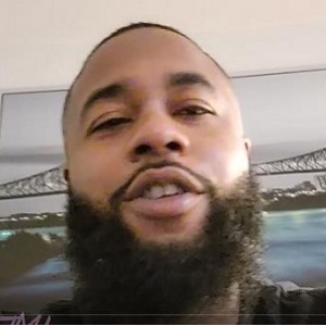 高颜值成熟主妇与黑人男主角：卧室剧情中的华裔艾薇界