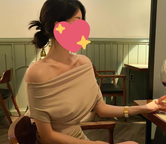 航空空姐Ashely私拍128个视频，总共893M，大长腿美女健身打粑粑