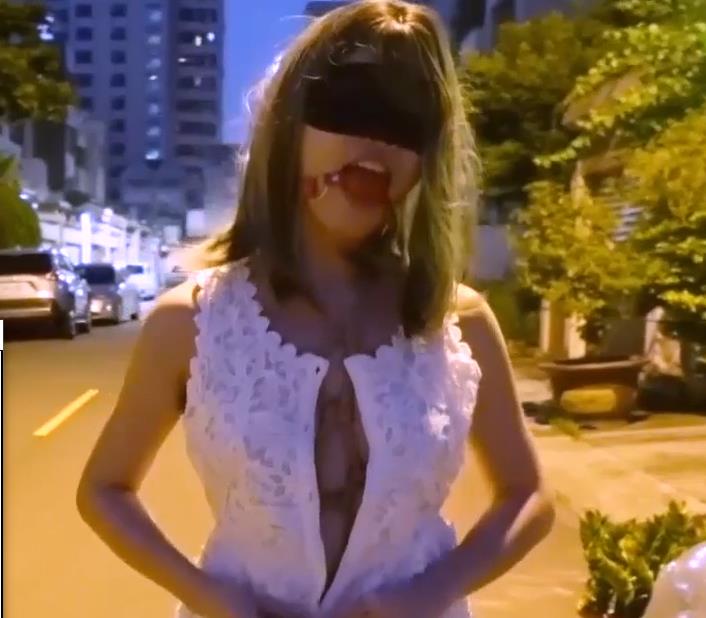 JVID-大罩杯依依模拟打粑粑5星好评视频1V，1.2G身材吸睛大街展示