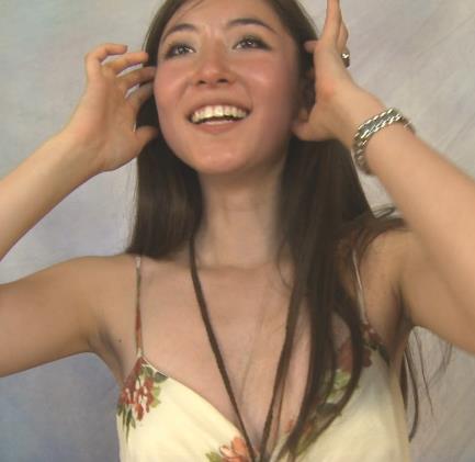 华裔千金AmeliaWang行为艺术3V视频集，2.9G空间，颜值评击