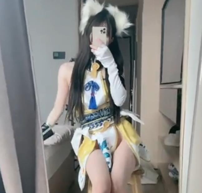 超嫩网红女神-anbaby私拍曲线身材容颜58V801M