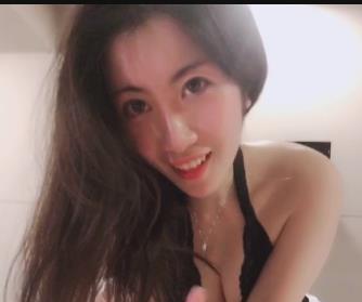 高颜值妻子自拍视频集，白皙性感蜂腰蜜桃臀尽显魅力