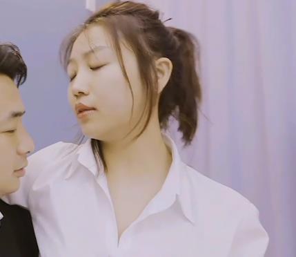 美貌shao+fu+bai+jie：校长的背叛与大战（视频数量：1）