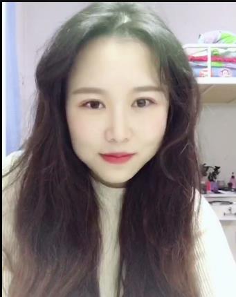 校园高颜值小姐姐私拍小视频，原相机自拍口-C，质量一般慎购买观看