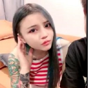 刺青網紅花臂女孩自拍视频1v-332M，时长1小时40分