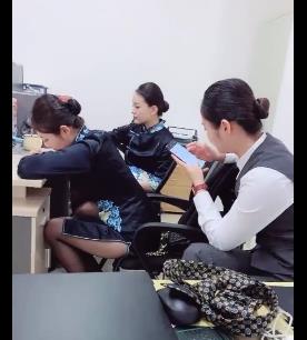 房地产经理勾引女同事自拍1V-729M时长1小时6分