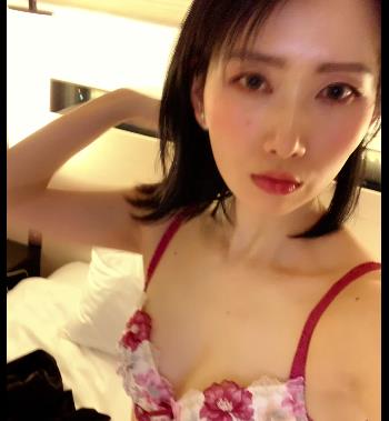 媚黑B子狂T大物件：15分钟小视频，女研究生回国练瑜伽