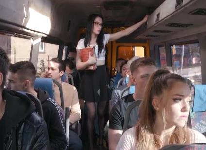 《AnnadeVille：图书管理员的公车事件》-经典80年代风格，女主演技精湛，肛J、双火腿BJ等惊喜情节，1个半小时精彩呈现