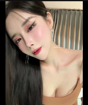 CC小恩雅公开场合自拍故事扭动，15分钟视频下载观看