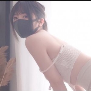 火爆全网红玩偶姐姐假日瑜伽视频，时长30分钟，男模展示环节，道具大佬挂水滴