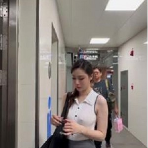 地铁自拍秀：小逗逗1V-1.4G，时长19分钟