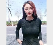 高冷御姐戴眼镜诱惑力十足，774MB精彩视频