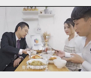 眼镜D丝男爆C！传媒作品大片，无保护颜S！观看视频享受剧情！