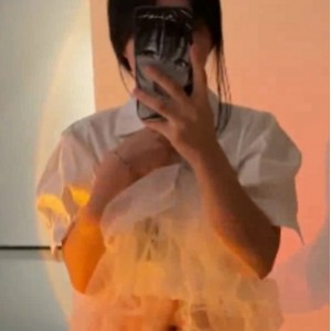 为你带来“抖音风和视频加字幕合集V448P无+7.8GB”，内含长视频和多个短视频，共计7.8GB大小。该视频合集有丰富的字幕和旁白，展现了各种时尚服装和流行舞