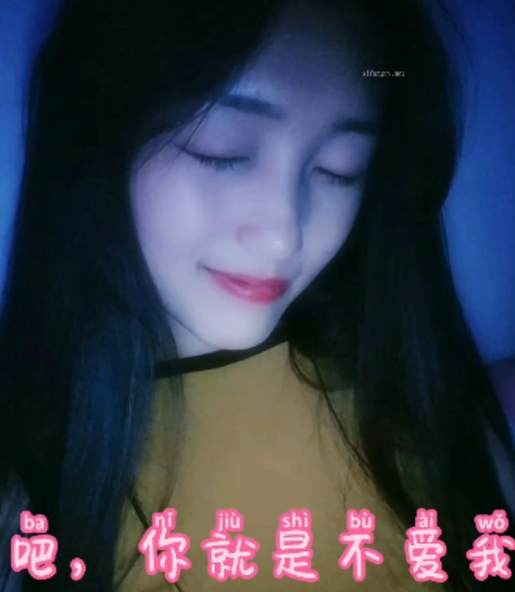 为你带来“抖音风和视频加字幕合集V448P无+7.8GB”，内含长视频和多个短视频，共计7.8GB大小。该视频合集有丰富的字幕和旁白，展现了各种时尚服装和流行舞