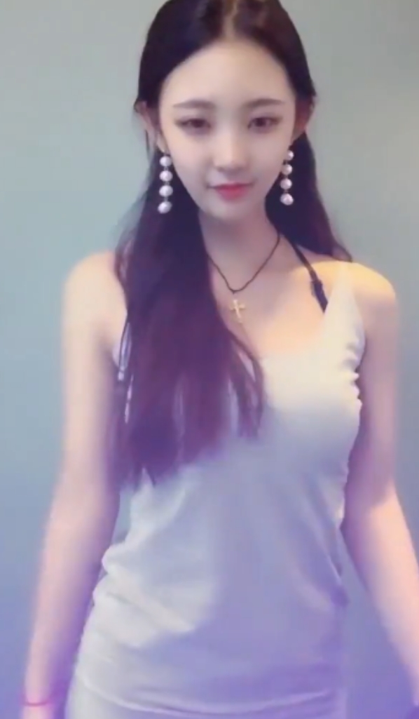 《小妹》热舞剪辑视频:快手网红火爆抖音,百万点击量,打包解压享受舞蹈盛宴.7z