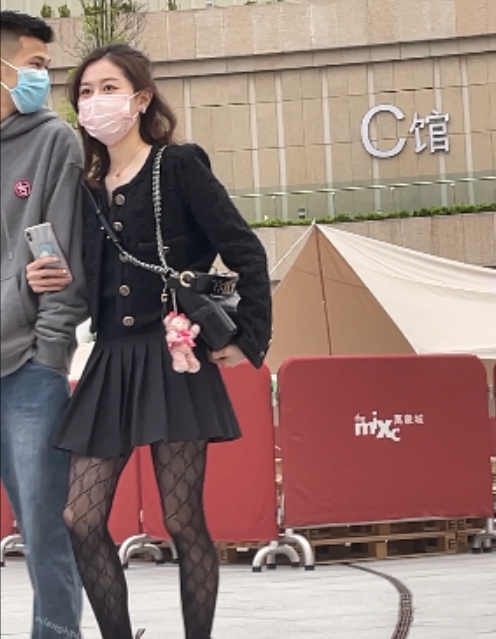 根据您提供的内容，为该商品取一个标题，我建议：```plaintext[精选合集]KingKCD20239月完整版62V4K13.5G度盘百度盘```这个标题包