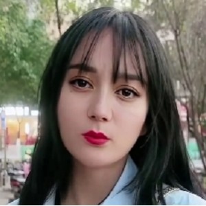 明星迪丽热巴多重身份曝光！学生御姐OL被经纪人卖黑丝骑送等视频合集[5v+3.4GB][百度盘]