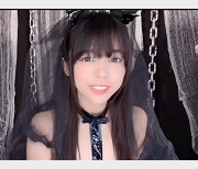 网络小姐姐L莉KittyXkum自拍合集：道具爆弄秀COS精彩下载