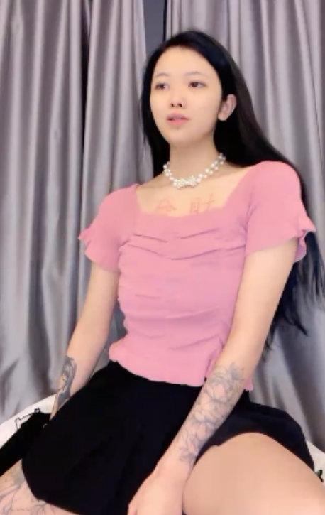 半糖甜美风，超白超粉超赞身材，家里表演百度盘