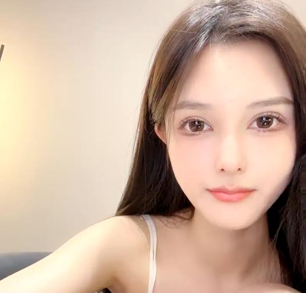 香奈奈18V网红脸绿播女神老主播12.1G化妆品