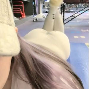 美女健身房精选美女、身材、颜值、水蜜桃！男人必备运动装！极限运动直播作品！重生之美女健身房！