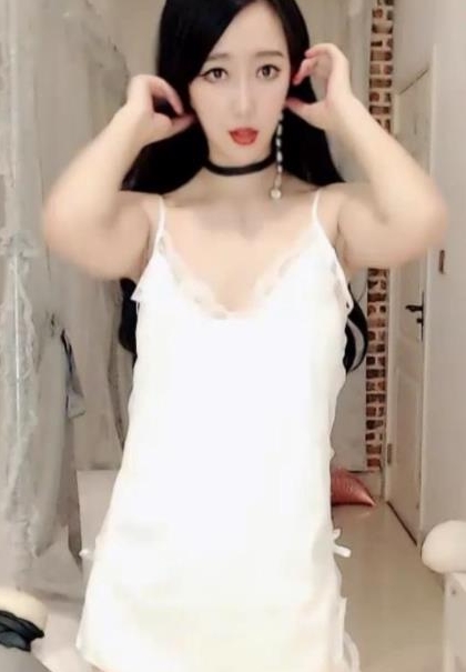 Micracle则是一个时尚靓丽的女性,妆容精致,给人一种专业的感觉。这三位美女的合集,视频大小/数量丰富,绝对是网红粉丝们不容错过的精彩内容!