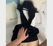 精选JK妹子被抓后推车呐喊视频资源，双马尾马骑，213M双版本，收藏