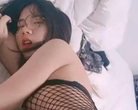 小姐姐黑丝网袜视频1小时1GB，可爱调皮诱人泄密