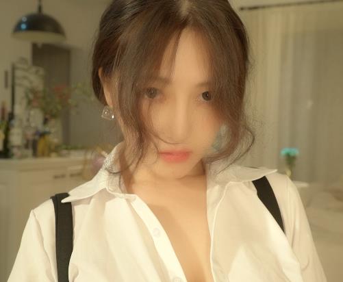 樱晚gigi钢琴课系列视频，诱惑游戏脱衣身材欣赏