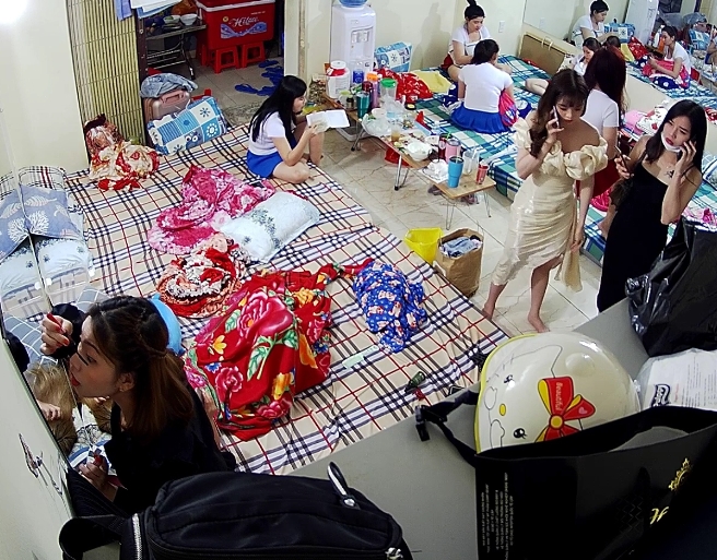 私密女生宿舍摄像头，大罩杯大长腿，10V1.2G摄像头视频百度盘分享