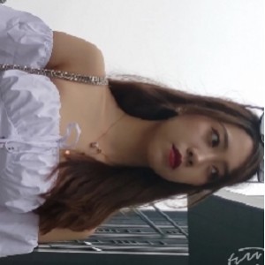 美女穿牛仔短裙高跟展示美腿的4V视频，百度云链接