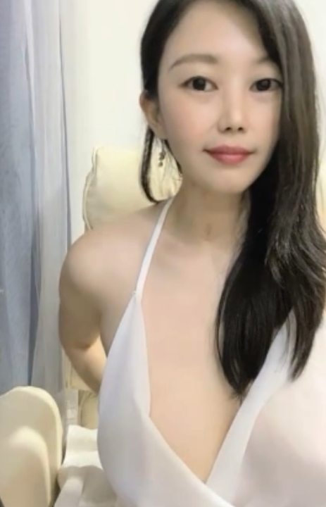 糖宝儿的惊人表演：抖馒头舞和放飞自我秀