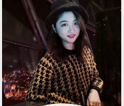 探花胡子哥最新作品：阳光反差妹子，2个视频总980兆，各种姿势体力挑战，收藏必备