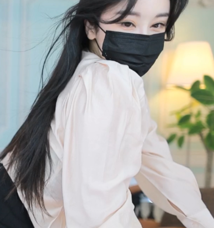 独具特色的热舞大合集：陈小硕主播带你体验视听双重享受