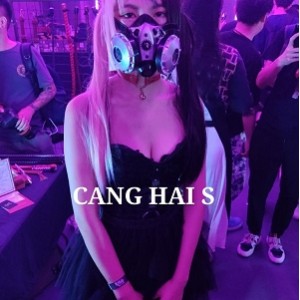 沧海的圣水和可乐灌肠指教作品详细描述：沧海是一位神秘的指教师，在他的作品中展现了独特的指教方式，结合圣水和可乐灌肠带来极致感觉感。他通过反差的手法展现小狗视图，