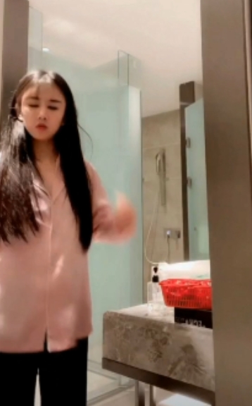 被封号的抖音和快手直播平台的反差美女视频