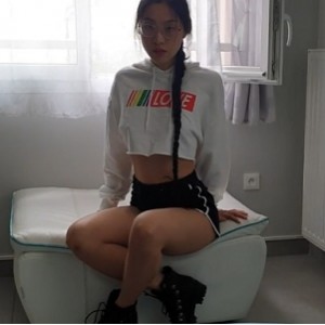 精选反差留学生刘玥的最新作品：欣赏她的清纯气质与马叉虫的反差！