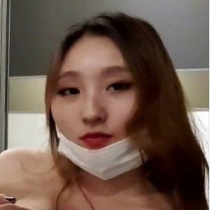 推特颜值达到顶级的brat.sy发布了一段打粑粑失眠的视频，可在百度云上观看。