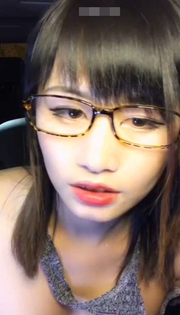 最新魅心退役女主播经典不朽合集:狼人杀诱惑相片视频高清版本户外活动