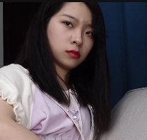 SexyAsianGirlsFeet-YiYi展示性感油亮肉丝小脚丫