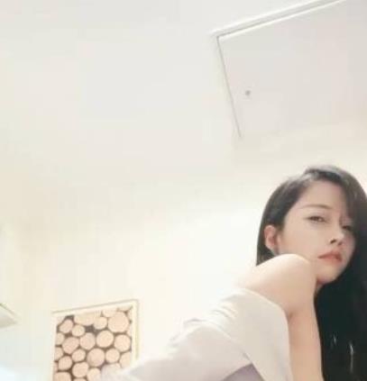 浮力姬虎牙超人气高颜值小妖精定制合集:见证艾莉莎神秘力量的精彩表现!