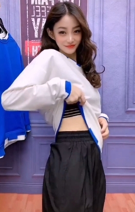 丽姬之欢:相亲、交换枕边人、三人幽会的奇妙故事