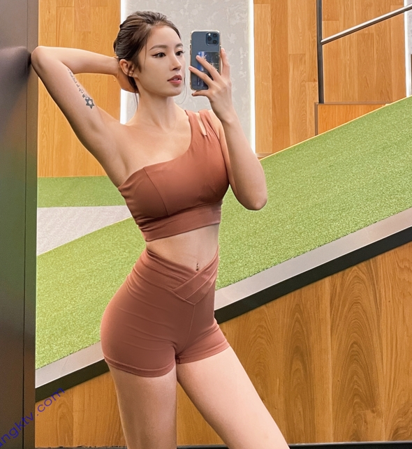 完美身材田雨诗amber百度云有尺度合集:微博网红运动模特冠军完美身材穿比基尼海边拍摄