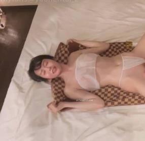 Onlyfans上的桃子：清纯小姐姐，身材火辣，拥有独特的按摩手法，让你收获精神上的满足感