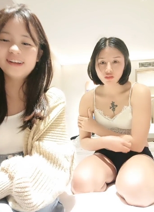 斗鱼超人气稀缺姐妹花酒店双人游戏实录：中规中矩年轻敢玩会玩资深大哥Y乱高情绪绅士斗鱼热门超人气稀缺姐妹花齐上阵：江梦雨与江梦灵的酒店双人游戏实录，中规中矩年轻又