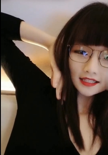 《眼镜妹：高情绪骚气，洞悉人性，欣赏精彩，打包实力派！》