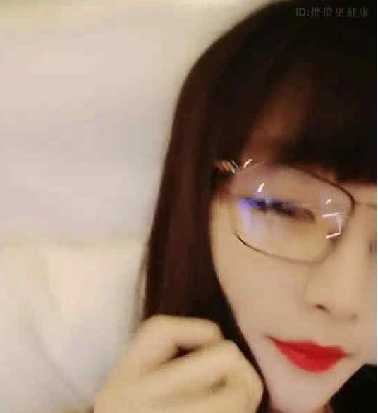 《眼镜妹：高情绪骚气，洞悉人性，欣赏精彩，打包实力派！》