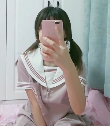 《妹子萌妹子欢欢：精彩穿着，让人痴迷的两部作品》